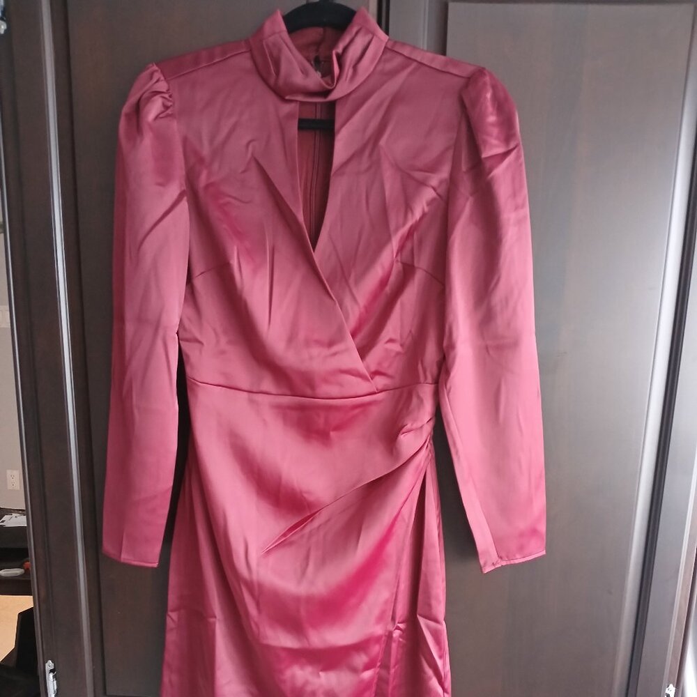 Guess XS Keyhole Dress